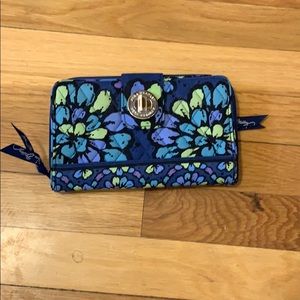 EUC Vera Bradley turn lock wallet
